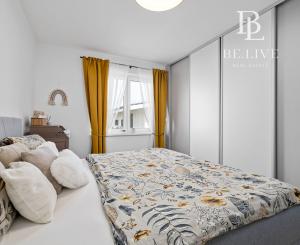 BE.LIVE COMPANY | PREDAJ | 4-IZBOVÝ RODINNÝ DOM S VEĽKOU GARÁŽOU | 704 m² POZEMOK | KVETOSLAVOV – NOVÁ TULIPA