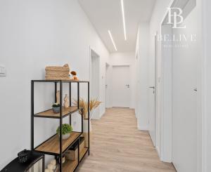 BE.LIVE COMPANY | PREDAJ | 4-IZBOVÝ RODINNÝ DOM S VEĽKOU GARÁŽOU | 704 m² POZEMOK | KVETOSLAVOV – NOVÁ TULIPA