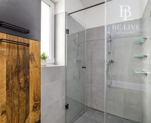 BE.LIVE COMPANY | PREDAJ | 4-IZBOVÝ RODINNÝ DOM S VEĽKOU GARÁŽOU | 704 m² POZEMOK | KVETOSLAVOV – NOVÁ TULIPA