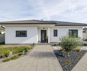 BE.LIVE COMPANY | PREDAJ | 4-IZBOVÝ RODINNÝ DOM S VEĽKOU GARÁŽOU | 704 m² POZEMOK | KVETOSLAVOV – NOVÁ TULIPA