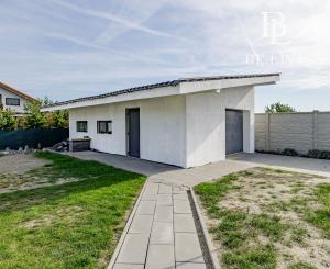 BE.LIVE COMPANY | PREDAJ | 4-IZBOVÝ RODINNÝ DOM S VEĽKOU GARÁŽOU | 704 m² POZEMOK | KVETOSLAVOV – NOVÁ TULIPA
