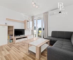 BE.LIVE COMPANY- PREDAJ-SVETLÝ 3-IZBOVÝ BYT S DVOMA BALKÓNMI A PARKOVANÍM – NA PIESKU, RUŽINOV