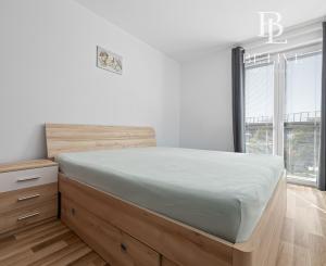 BE.LIVE COMPANY- PREDAJ-SVETLÝ 3-IZBOVÝ BYT S DVOMA BALKÓNMI A PARKOVANÍM – NA PIESKU, RUŽINOV