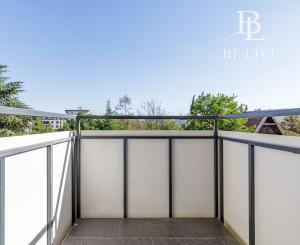 BE.LIVE COMPANY- PREDAJ-SVETLÝ 3-IZBOVÝ BYT S DVOMA BALKÓNMI A PARKOVANÍM – NA PIESKU, RUŽINOV