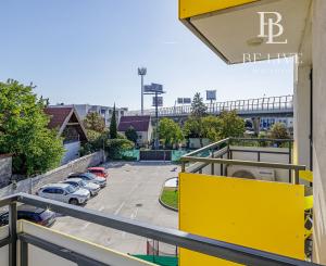 BE.LIVE COMPANY- PREDAJ-SVETLÝ 3-IZBOVÝ BYT S DVOMA BALKÓNMI A PARKOVANÍM – NA PIESKU, RUŽINOV