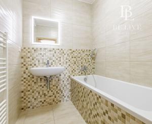 BE.LIVE COMPANY- PREDAJ-SVETLÝ 3-IZBOVÝ BYT S DVOMA BALKÓNMI A PARKOVANÍM – NA PIESKU, RUŽINOV