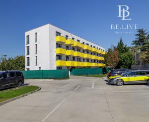 BE.LIVE COMPANY- PREDAJ-SVETLÝ 3-IZBOVÝ BYT S DVOMA BALKÓNMI A PARKOVANÍM – NA PIESKU, RUŽINOV