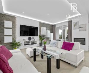 BE.LIVE COMPANY- NA PREDAJ- NÁDHERNÝ- 4-IZBOVÝ- BUNGALOV- BAZÉN- GARÁŽ- ZÁHRADNÍCKA ULICA- HRUBÁ BORŠA