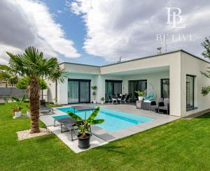BE.LIVE COMPANY- NA PREDAJ- NÁDHERNÝ- 4-IZBOVÝ- BUNGALOV- BAZÉN- GARÁŽ- ZÁHRADNÍCKA ULICA- HRUBÁ BORŠA