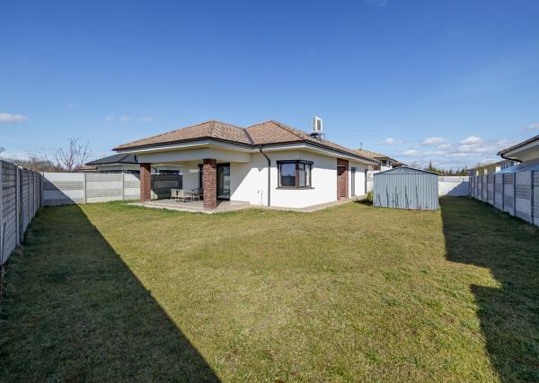 PREDANÉ- 4 IZBOVÝ- BUNGALOV-109m2- MILOSLAVOV