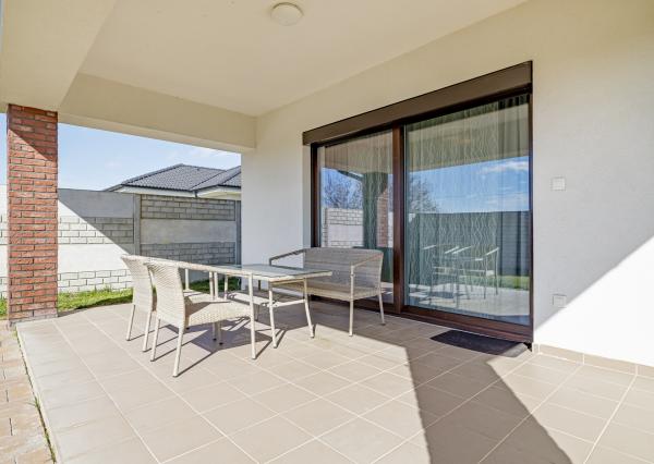 PREDANÉ- 4 IZBOVÝ- BUNGALOV-109m2- MILOSLAVOV