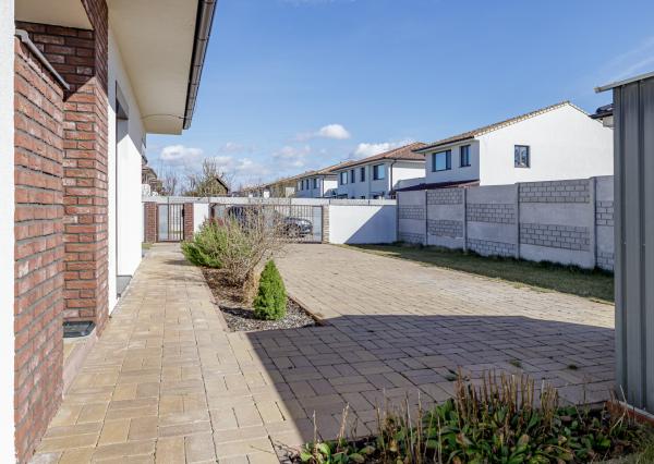 PREDANÉ- 4 IZBOVÝ- BUNGALOV-109m2- MILOSLAVOV