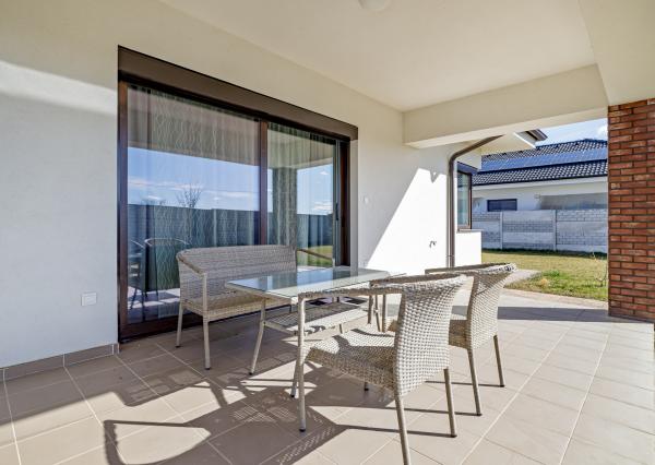 PREDANÉ- 4 IZBOVÝ- BUNGALOV-109m2- MILOSLAVOV