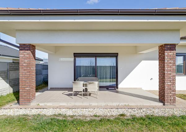 PREDANÉ- 4 IZBOVÝ- BUNGALOV-109m2- MILOSLAVOV