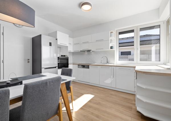 PREDANÉ- 4 IZBOVÝ- BUNGALOV-109m2- MILOSLAVOV