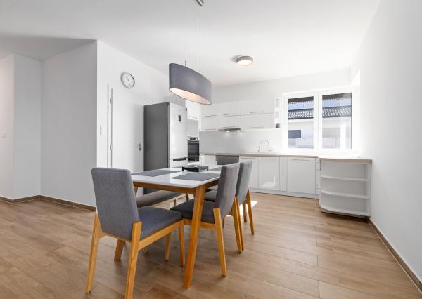 PREDANÉ- 4 IZBOVÝ- BUNGALOV-109m2- MILOSLAVOV