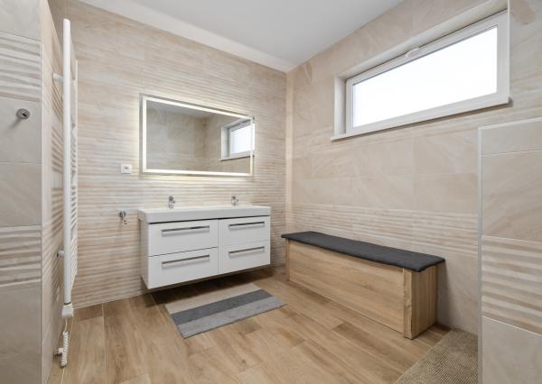 PREDANÉ- 4 IZBOVÝ- BUNGALOV-109m2- MILOSLAVOV