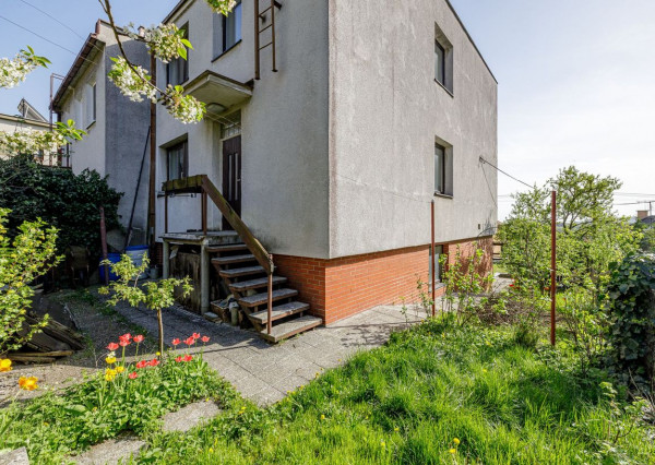 PREDAJ- 5-IZBOVÝ- RODINNÝ DOM- DVOJGARÁŽ- KRÁĽOVSKÉ ÚDOLIE