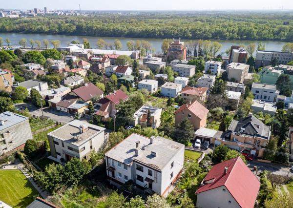 PREDAJ- 5-IZBOVÝ- RODINNÝ DOM- DVOJGARÁŽ- KRÁĽOVSKÉ ÚDOLIE