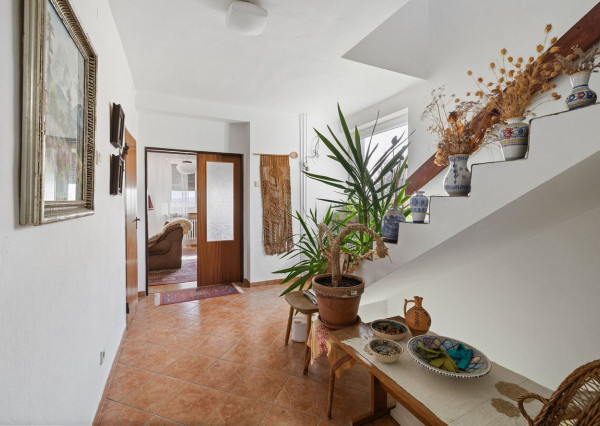 PREDAJ- 5-IZBOVÝ- RODINNÝ DOM- DVOJGARÁŽ- KRÁĽOVSKÉ ÚDOLIE