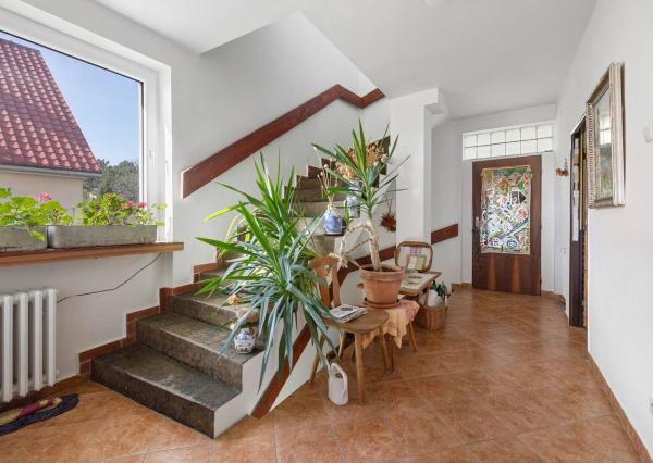 PREDAJ- 5-IZBOVÝ- RODINNÝ DOM- DVOJGARÁŽ- KRÁĽOVSKÉ ÚDOLIE