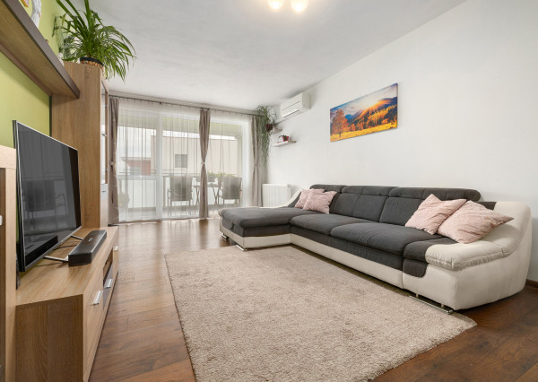 NA PREDAJ- KRÁSNY- 3IZBOVÝ BYT- 74M2- VLASTNÉ KÚRENIE-SENEC
