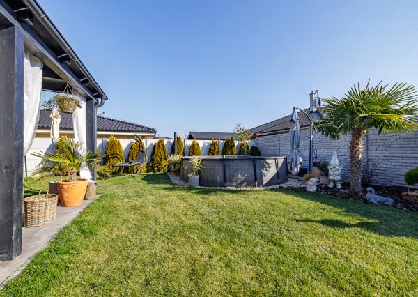 PREDANÉ- 4-IZBOVÝ BUNGALOV- POZEMOK 600m²-HAMULIAKOVO