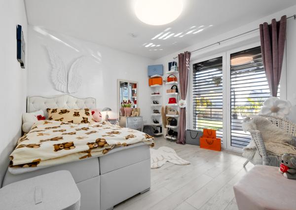 PREDANÉ- 4-IZBOVÝ BUNGALOV- POZEMOK 600m²-HAMULIAKOVO