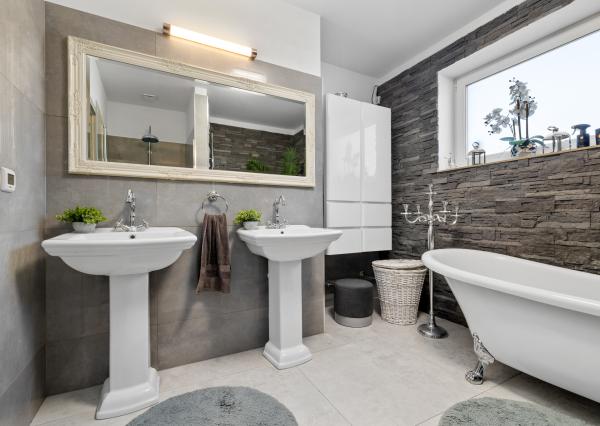 PREDANÉ- 4-IZBOVÝ BUNGALOV- POZEMOK 600m²-HAMULIAKOVO