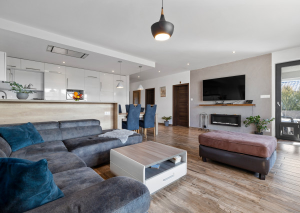 PREDANÉ- PRÉMIOVÝ- 4-IZBOVÝ DOM-ČIERNA VODA