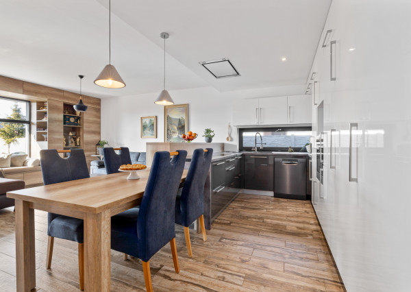 PREDANÉ- PRÉMIOVÝ- 4-IZBOVÝ DOM-ČIERNA VODA