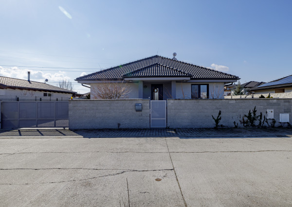 PREDANÉ- PRÉMIOVÝ- 4-IZBOVÝ DOM-ČIERNA VODA