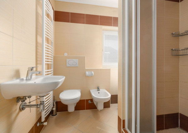 PREDANÉ- PREDAJ- 4-IZBOVÝ- 170m2- RODINNÝ DOM- ROVINKA