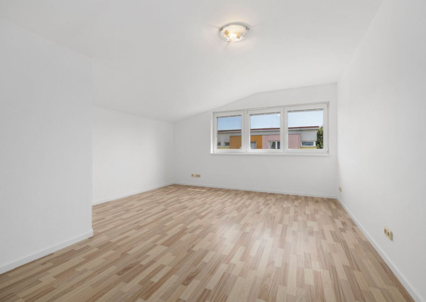 PREDANÉ- PREDAJ- 4-IZBOVÝ- 170m2- RODINNÝ DOM- ROVINKA