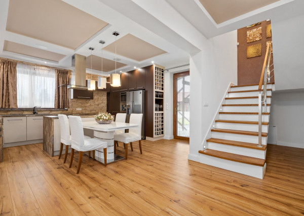 PREDANÉ- PREDAJ- 6 IZBOVÝ- VYSOKÁ PRI MORAVE