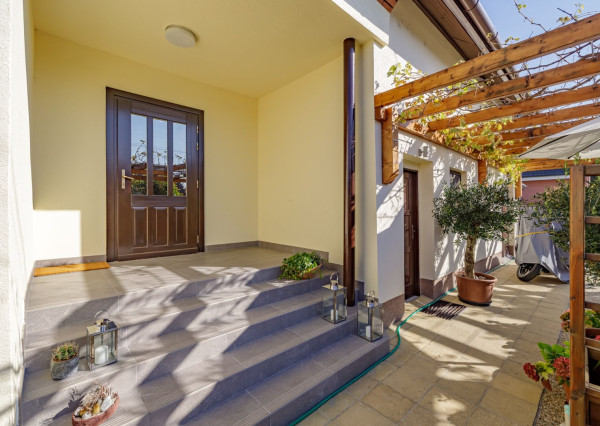 PREDAJ- 5 IZBOVÝ BYT- VO VYHĽADÁVANEJ LOKALITE- JAROVCE