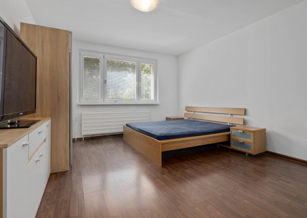 PREDANÉ-3IZBOVÝ BYT-PREDAJ- S PIVNICOU- PETRŽALKA