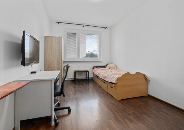 PREDANÉ-3IZBOVÝ BYT-PREDAJ- S PIVNICOU- PETRŽALKA