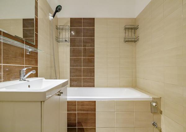 PREDANÉ-3IZBOVÝ BYT-PREDAJ- S PIVNICOU- PETRŽALKA