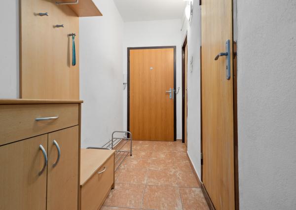 PREDANÉ-3IZBOVÝ BYT-PREDAJ- S PIVNICOU- PETRŽALKA