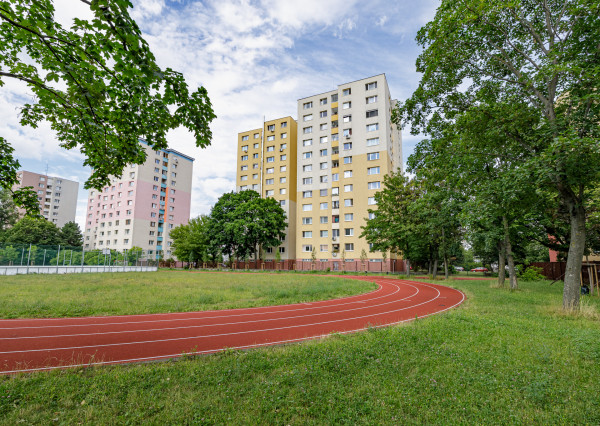 PREDANÉ-3IZBOVÝ BYT-PREDAJ- S PIVNICOU- PETRŽALKA