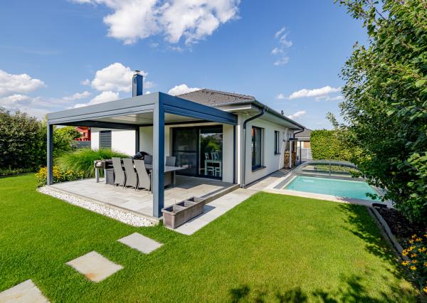 REZERVOVANÉ- SMART- BUNGALOV-  4IZBOVÝ- BAZÉN- BERNOLÁKOVO