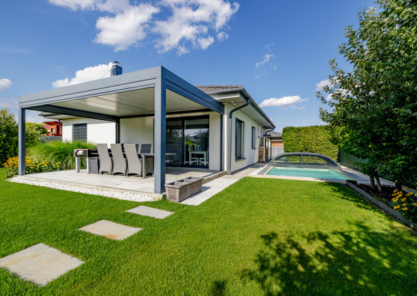 REZERVOVANÉ- SMART- BUNGALOV-  4IZBOVÝ- BAZÉN- BERNOLÁKOVO