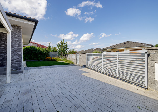 REZERVOVANÉ- SMART- BUNGALOV-  4IZBOVÝ- BAZÉN- BERNOLÁKOVO