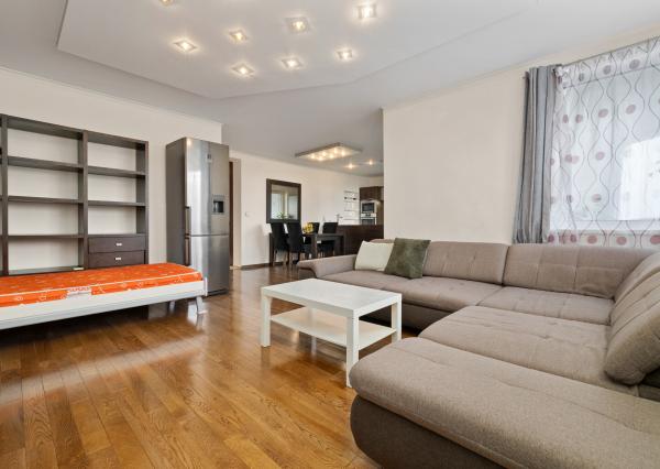 PREDAJ- MODERNÝ- 3IZBOVÝ BYT- PARKOVACIE MIESTO-STARÉ MESTO