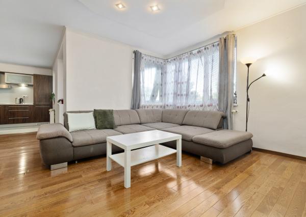 PREDAJ- MODERNÝ- 3IZBOVÝ BYT- PARKOVACIE MIESTO-STARÉ MESTO