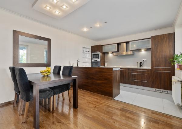 PREDAJ- MODERNÝ- 3IZBOVÝ BYT- PARKOVACIE MIESTO-STARÉ MESTO