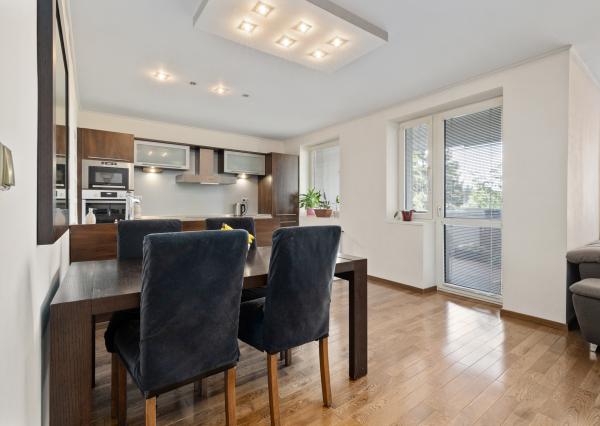 PREDAJ- MODERNÝ- 3IZBOVÝ BYT- PARKOVACIE MIESTO-STARÉ MESTO