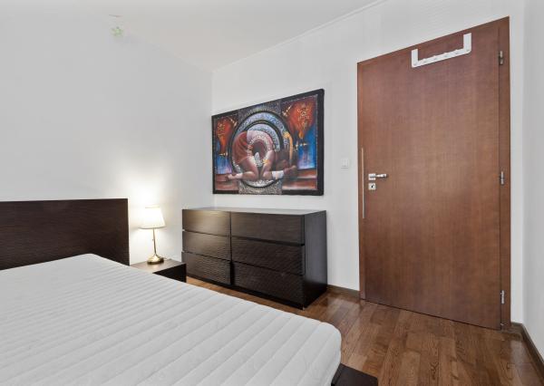 PREDAJ- MODERNÝ- 3IZBOVÝ BYT- PARKOVACIE MIESTO-STARÉ MESTO