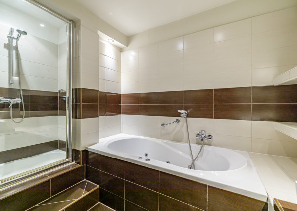 PREDAJ- MODERNÝ- 3IZBOVÝ BYT- PARKOVACIE MIESTO-STARÉ MESTO